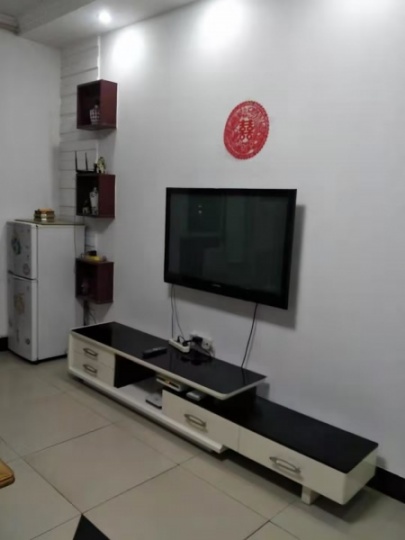 桂鶴小區(qū)三室一廳一衛(wèi)一廚,家具齊全，拎包入住